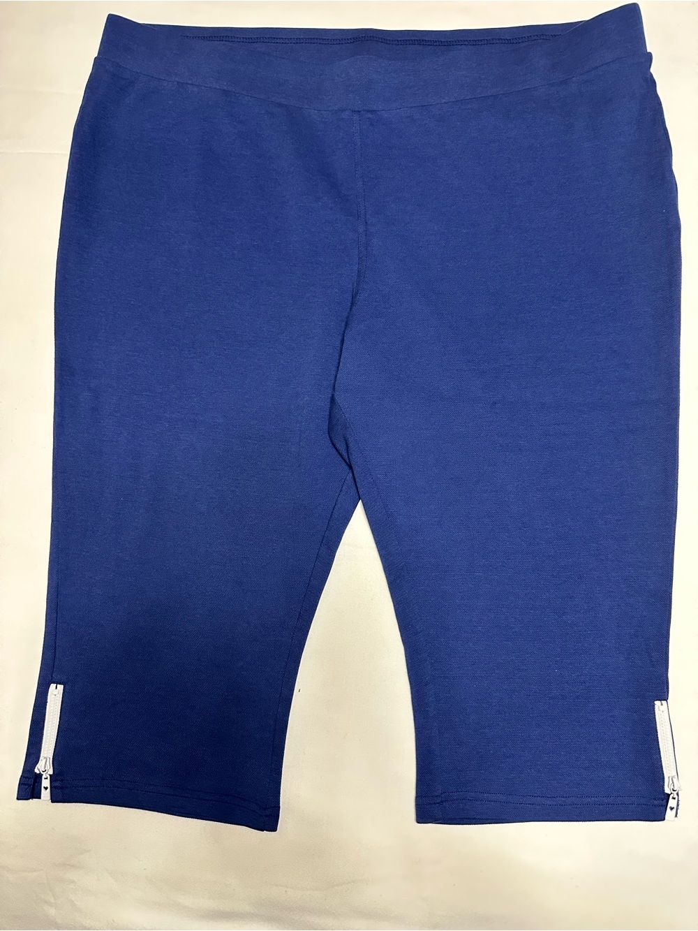 Belle by Kim Gravel Perfect Pique White Haute Capri Pants- Nautical Navy